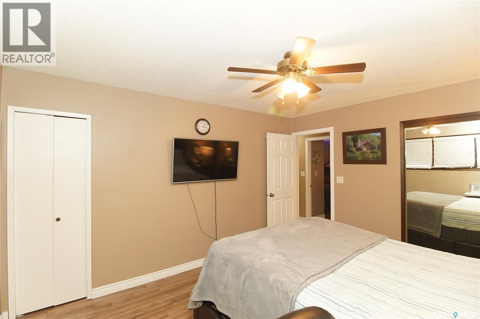18 Kyle Street, Regina, SK - Indoor Photo Showing Bedroom