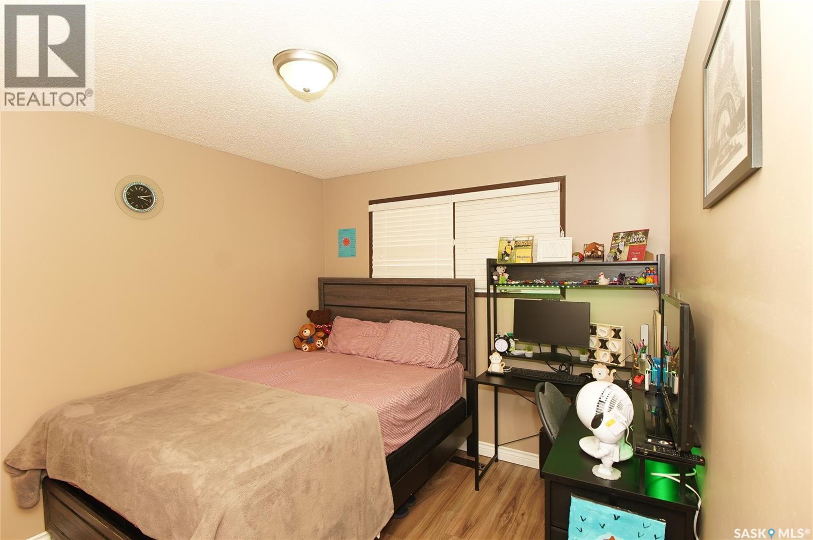18 Kyle Street, Regina, SK - Indoor Photo Showing Bedroom