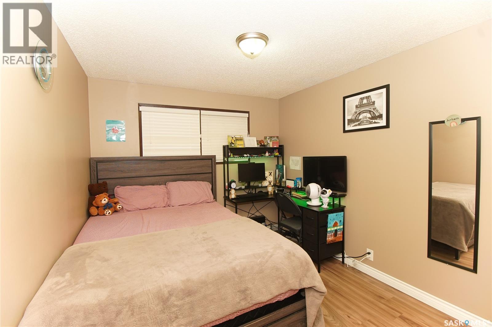 18 Kyle Street, Regina, SK - Indoor Photo Showing Bedroom