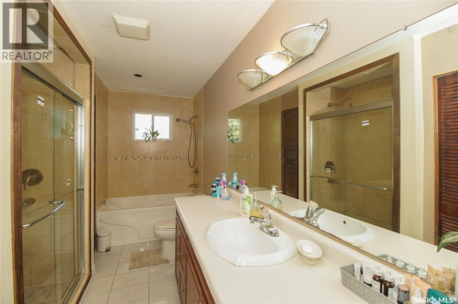 18 Kyle Street, Regina, SK - Indoor Photo Showing Bathroom