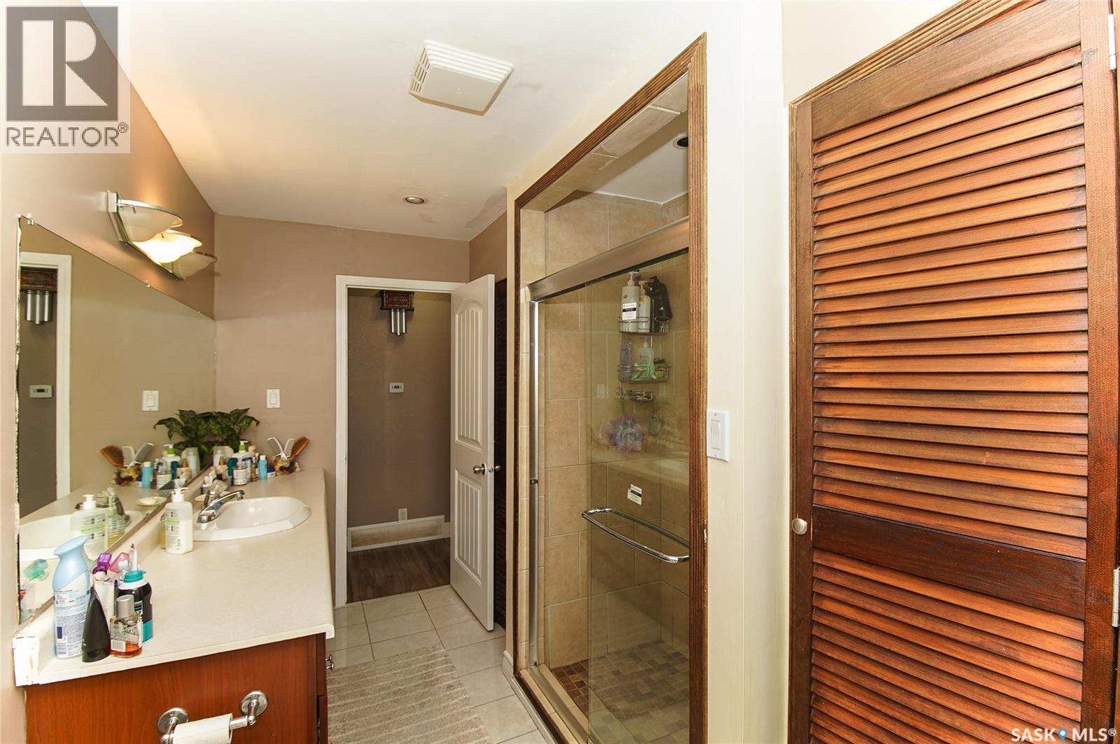 18 Kyle Street, Regina, SK - Indoor Photo Showing Bathroom