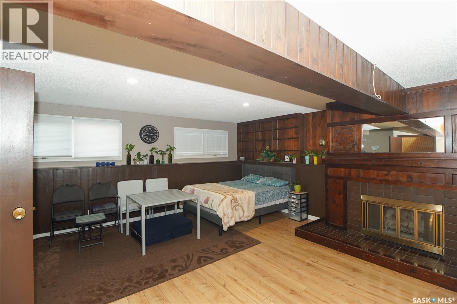 18 Kyle Street, Regina, SK - Indoor With Fireplace