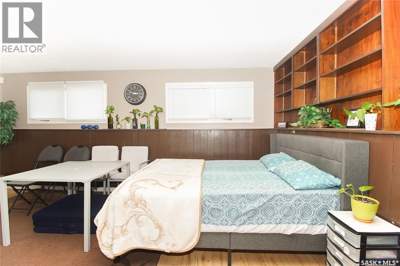18 Kyle Street, Regina, SK - Indoor Photo Showing Bedroom