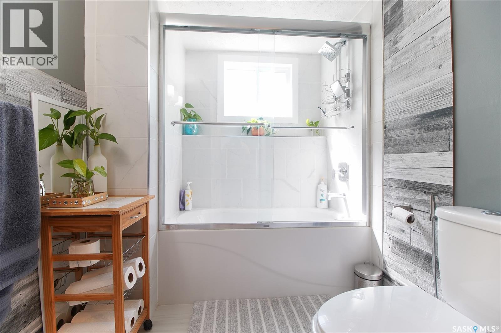 18 Kyle Street, Regina, SK - Indoor Photo Showing Bathroom