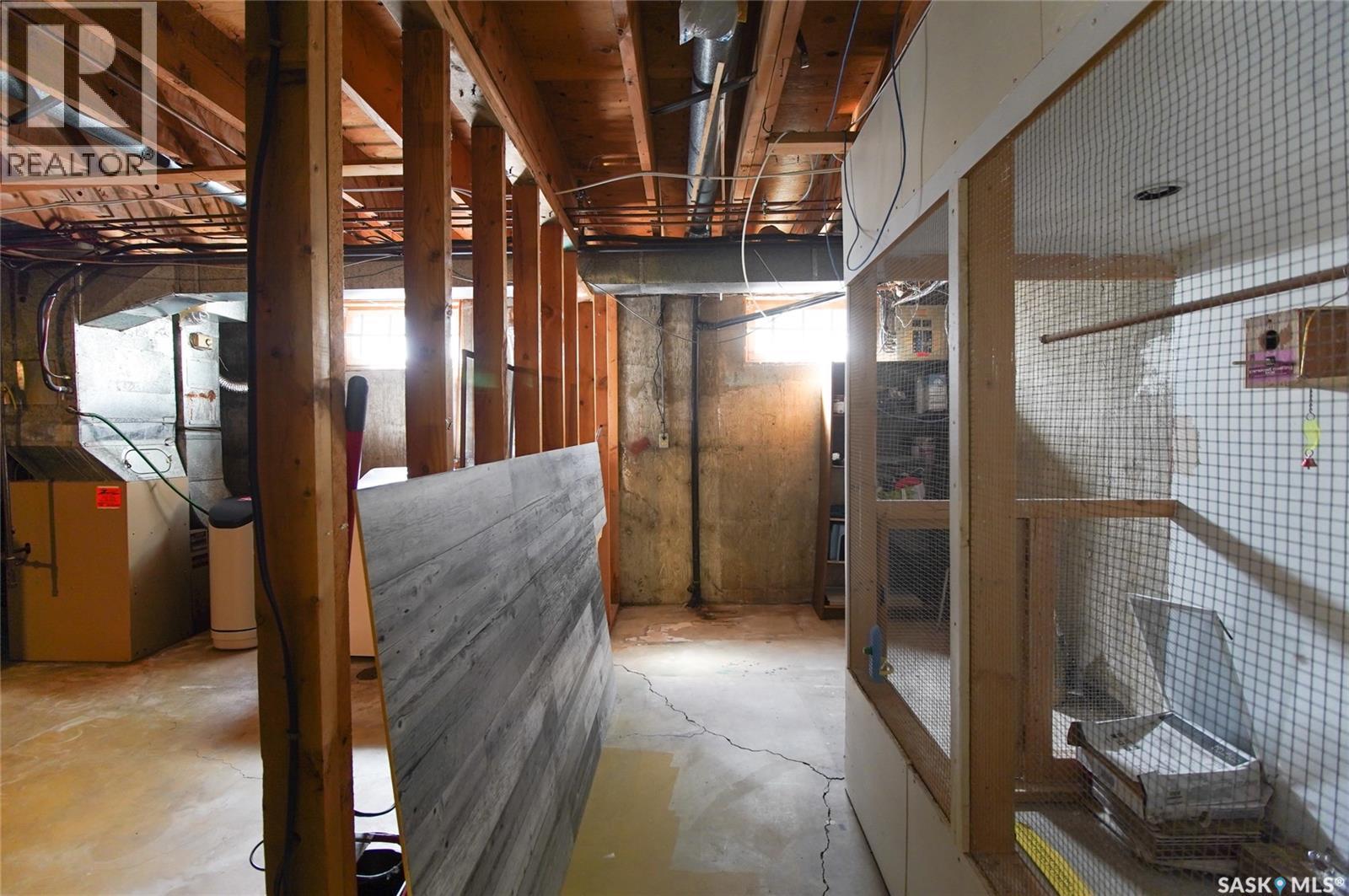 18 Kyle Street, Regina, SK - Indoor