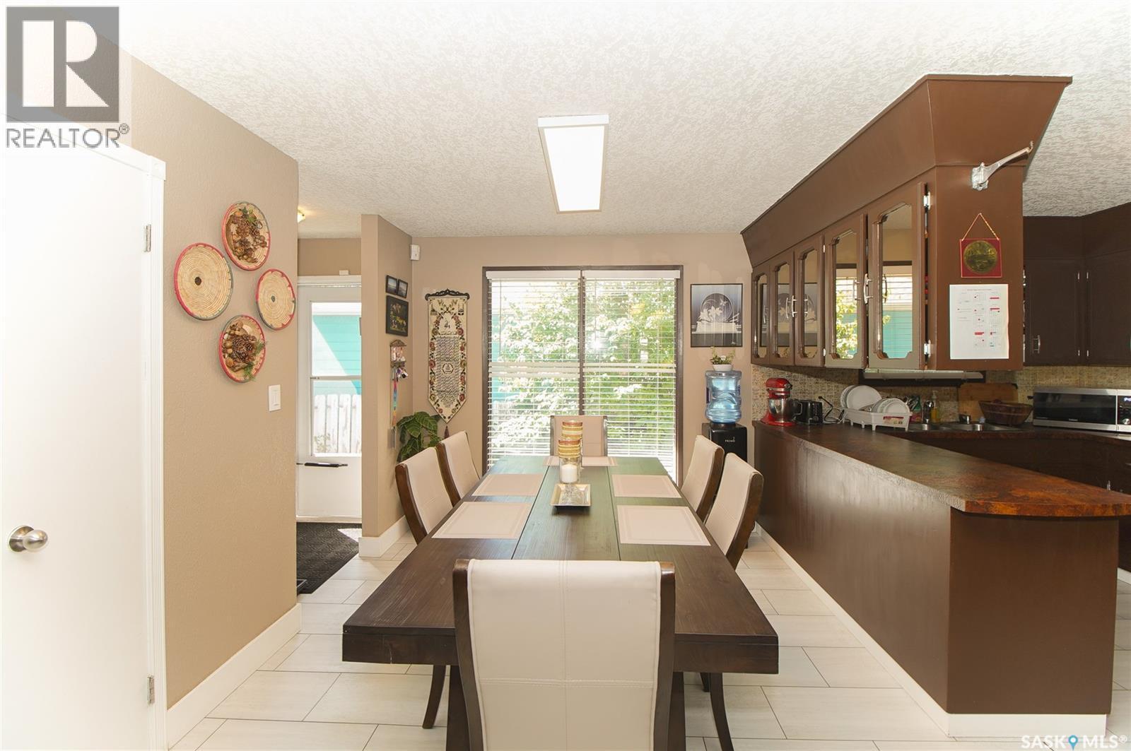 18 Kyle Street, Regina, SK - Indoor Photo Showing Dining Room