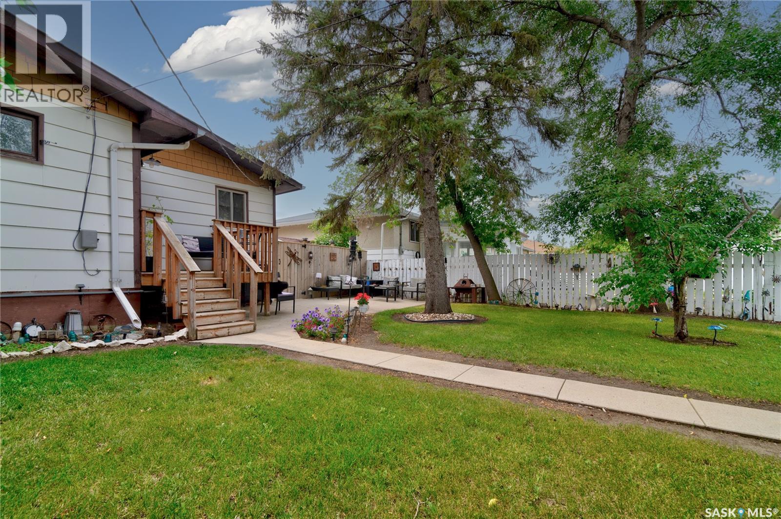 1230 Dewdney Avenue E, Regina, SK - Outdoor With Deck Patio Veranda