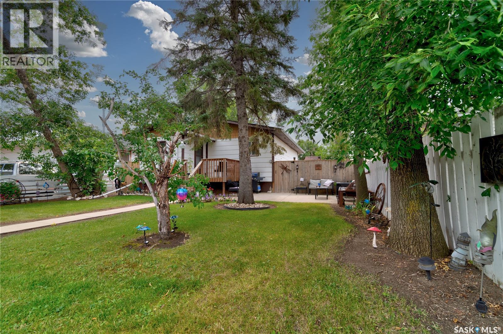 1230 Dewdney Avenue E, Regina, SK - Outdoor