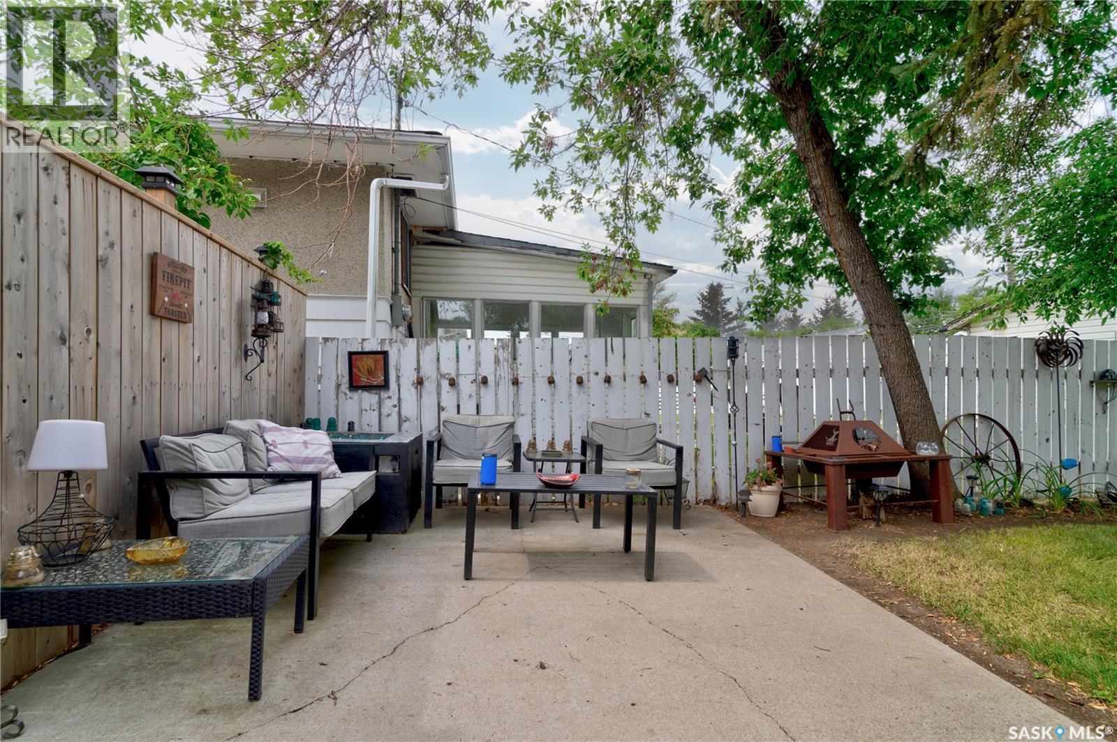 1230 Dewdney Avenue E, Regina, SK - Outdoor With Deck Patio Veranda