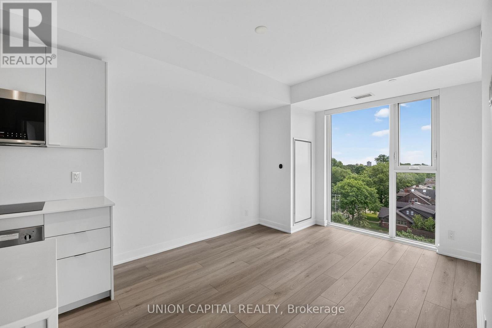 910 - 1660 Bloor Street W, Toronto, ON - Indoor Photo Showing Other Room