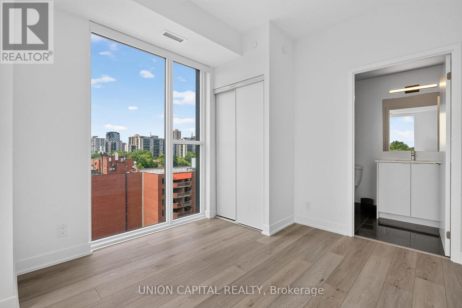 910 - 1660 Bloor Street W, Toronto, ON - Indoor Photo Showing Other Room