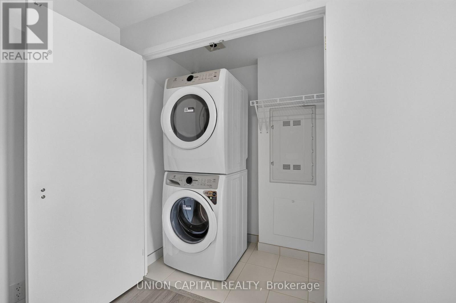 910 - 1660 Bloor Street W, Toronto, ON - Indoor Photo Showing Laundry Room
