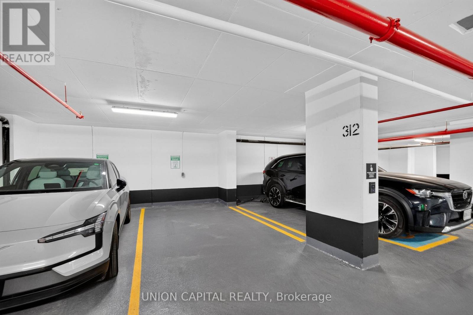 910 - 1660 Bloor Street W, Toronto, ON - Indoor Photo Showing Garage