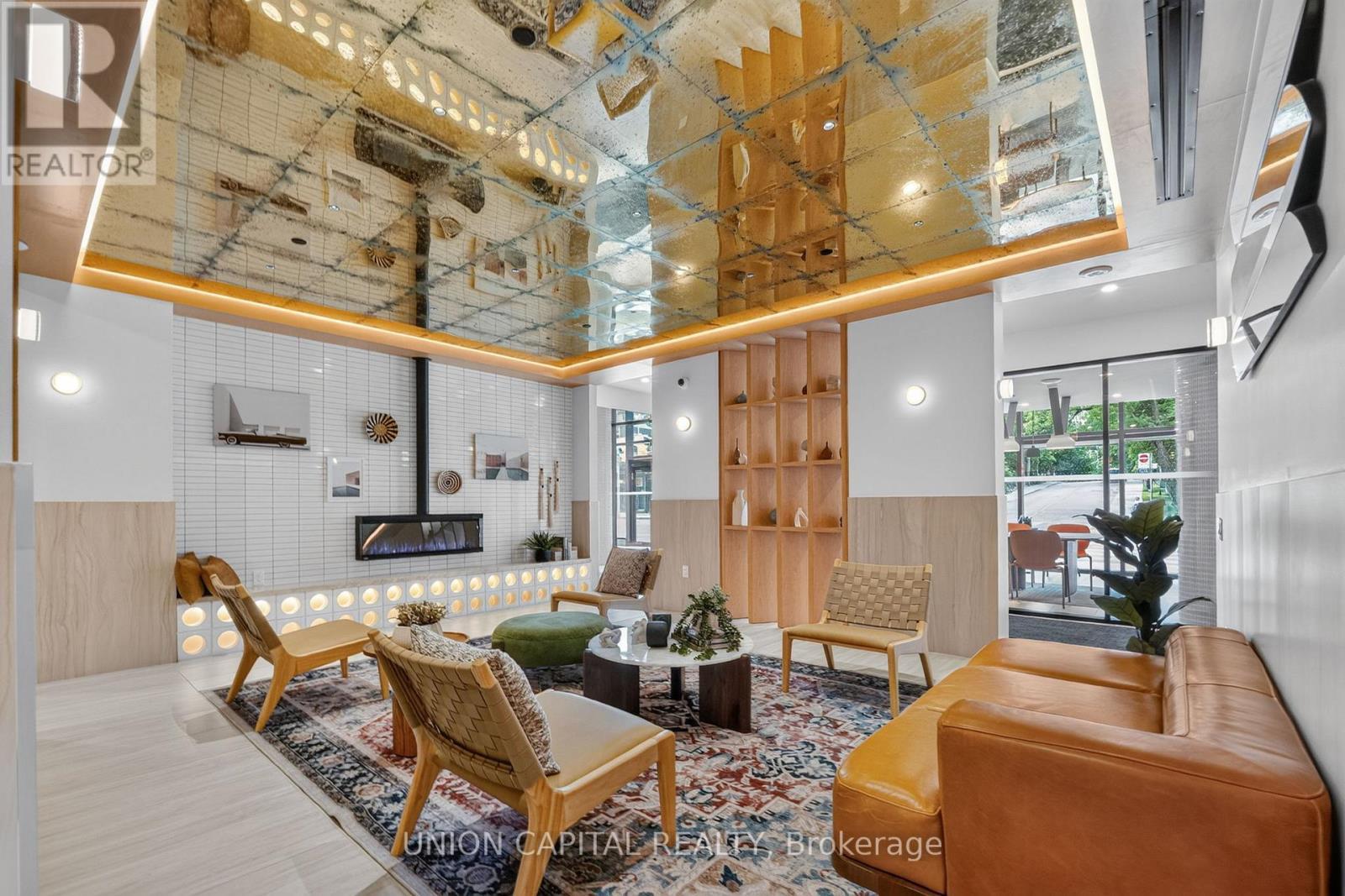 910 - 1660 Bloor Street W, Toronto, ON - Indoor