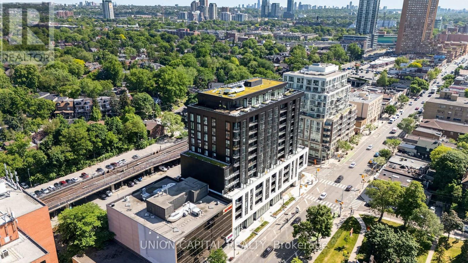 910 - 1660 Bloor Street W, Toronto, ON - Outdoor With View