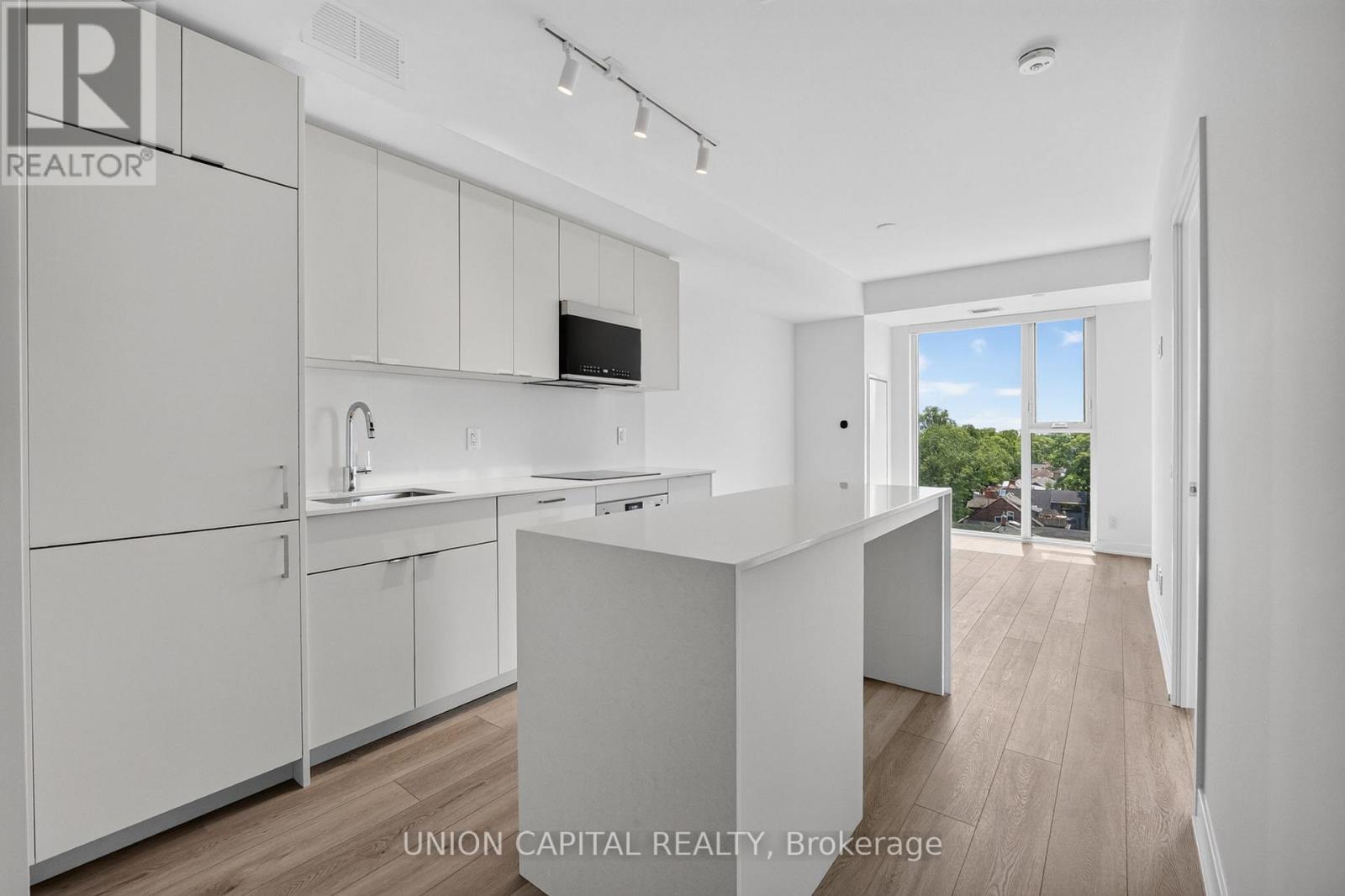 910 - 1660 Bloor Street W, Toronto, ON - Indoor Photo Showing Kitchen