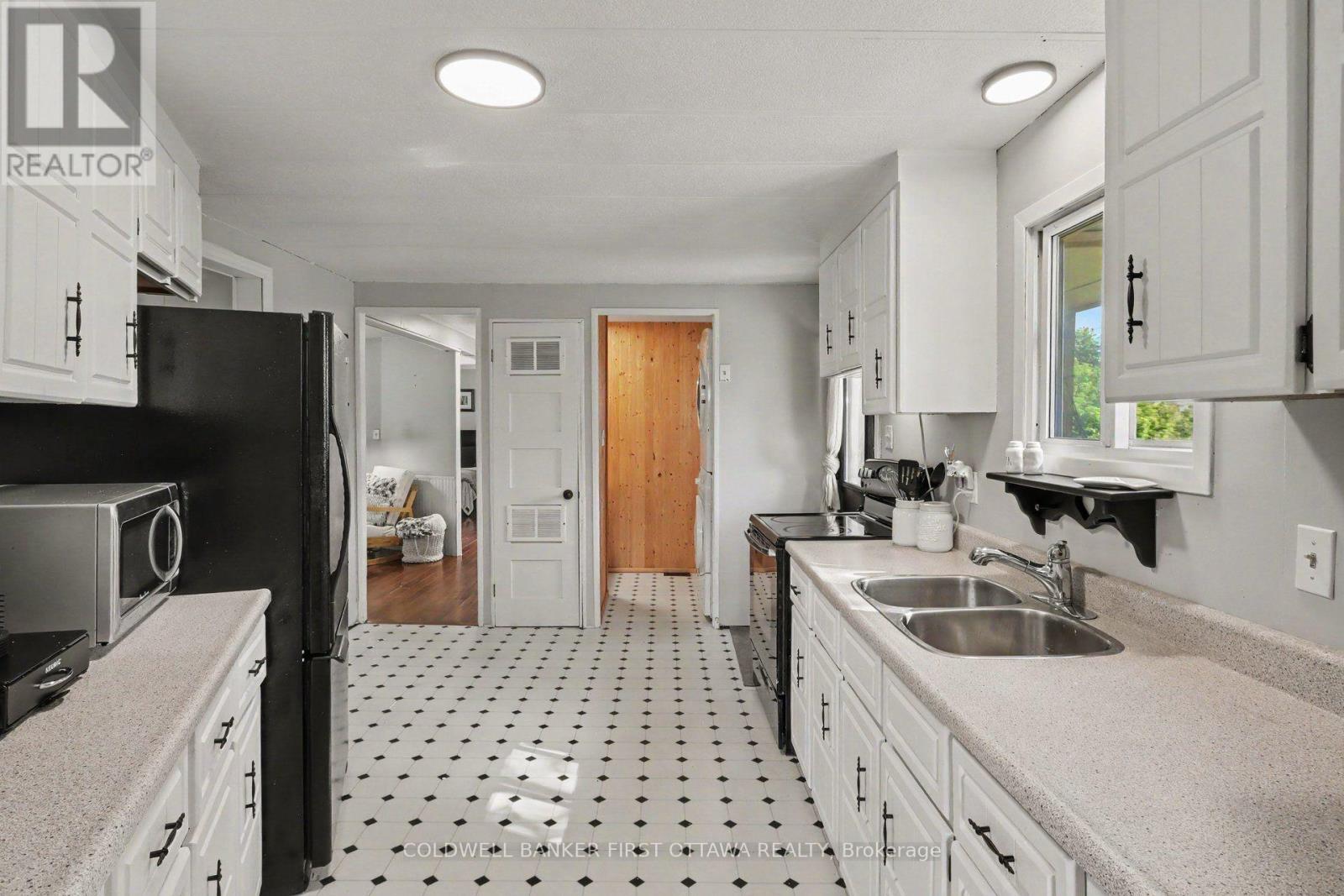 17 Bridle Path, Rideau Lakes, ON