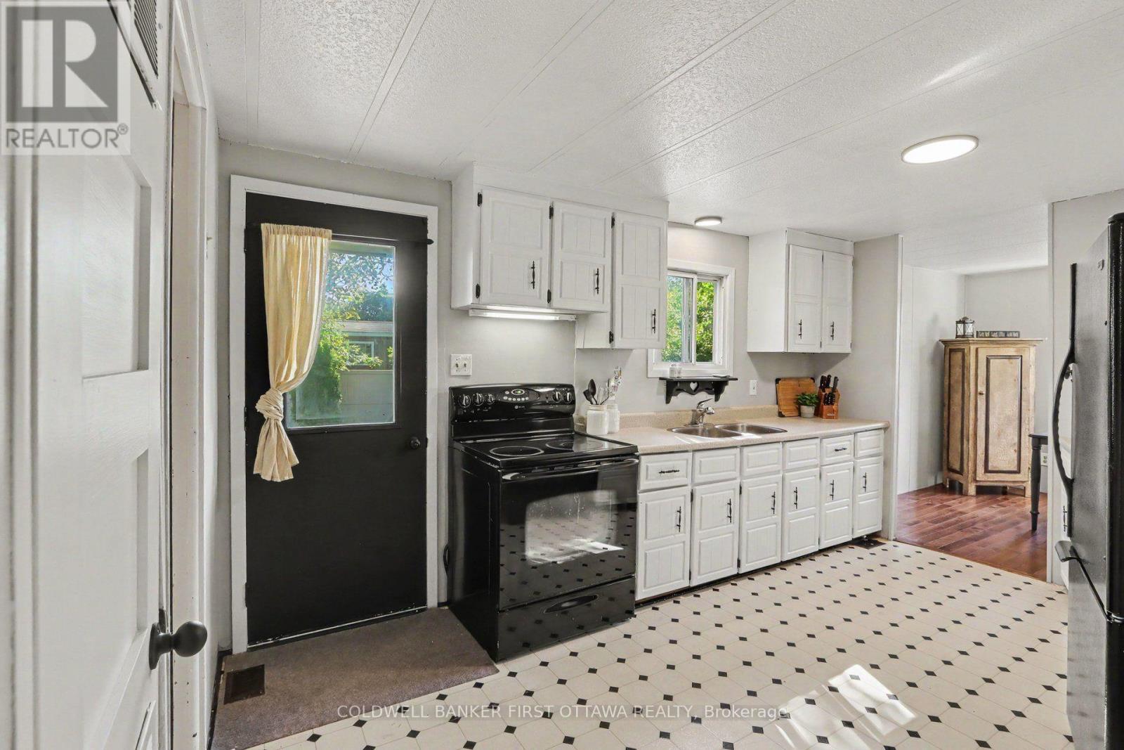17 Bridle Path, Rideau Lakes, ON