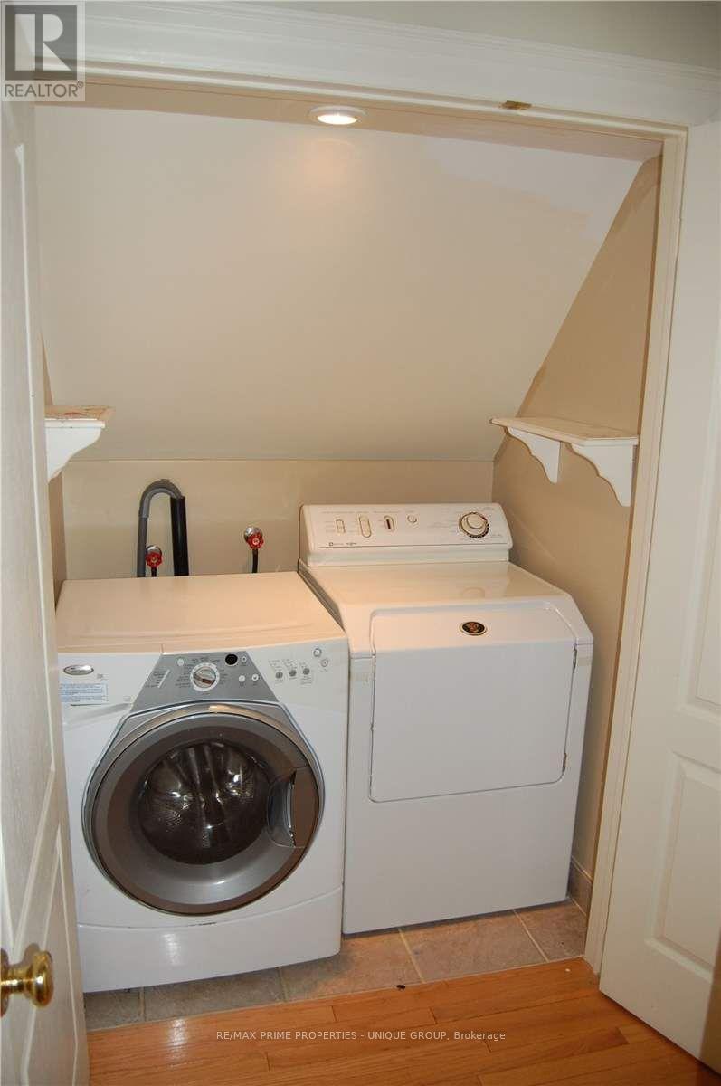 Upper - 39 Whitehall Road, Toronto, ON - Indoor Photo Showing Laundry Room