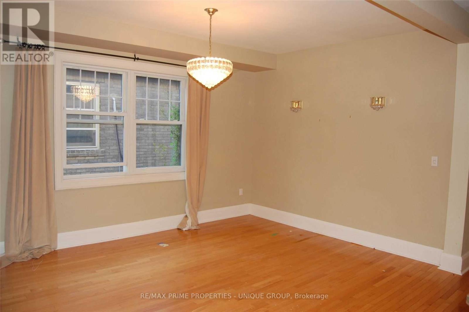 Upper - 39 Whitehall Road, Toronto, ON - Indoor Photo Showing Other Room