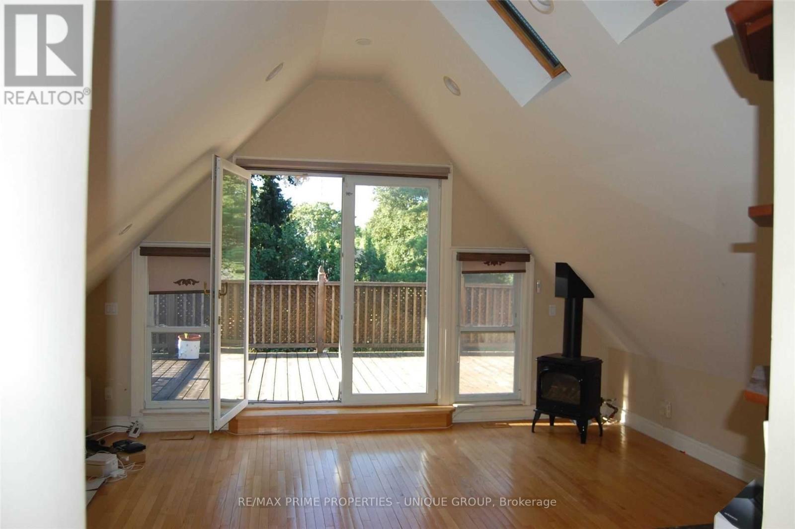 Upper - 39 Whitehall Road, Toronto, ON - Indoor Photo Showing Other Room