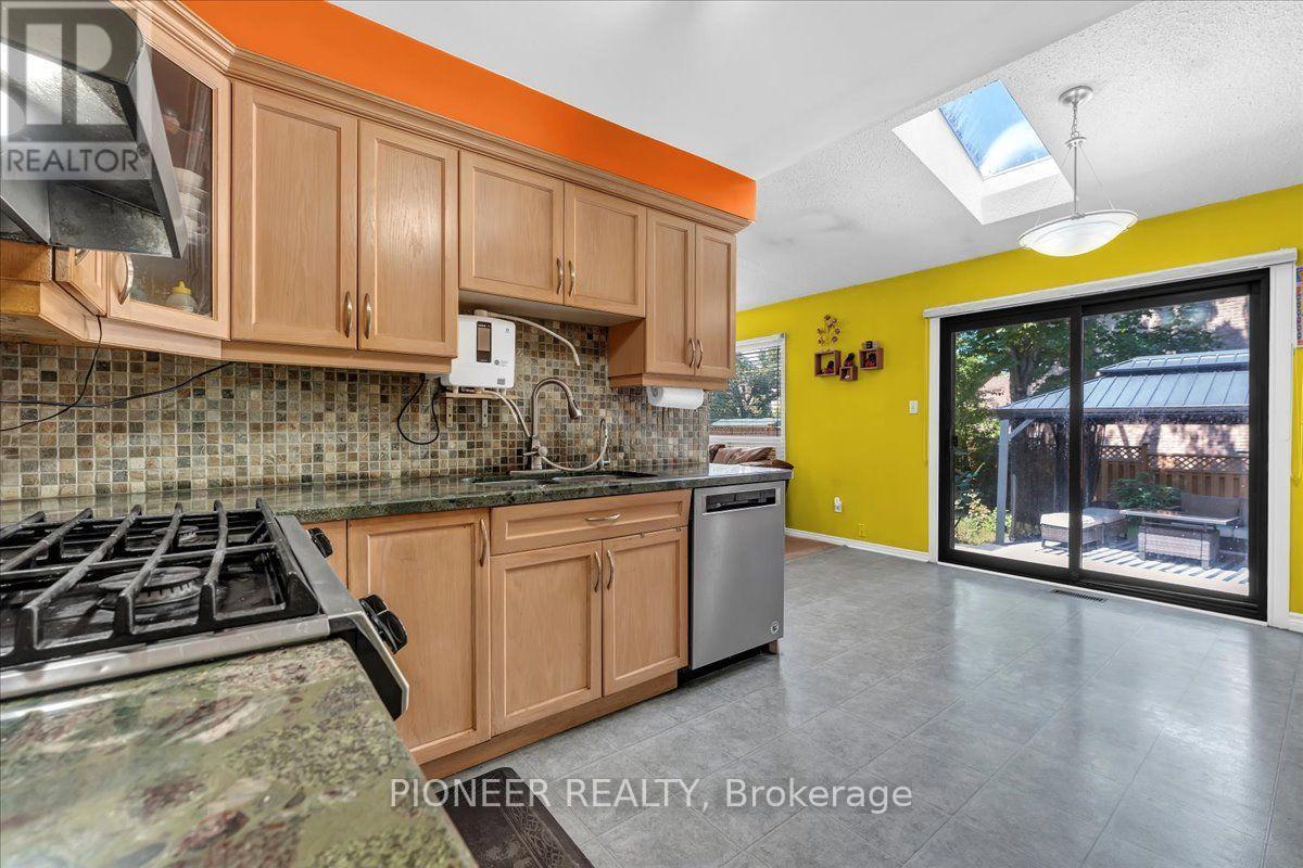 6452 Eastridge Road, Mississauga, ON - Indoor Photo Showing Kitchen