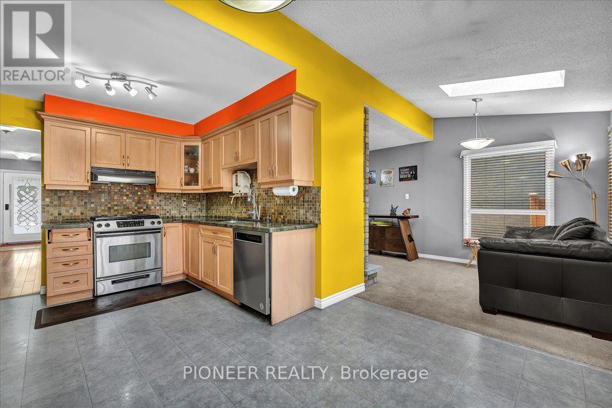 6452 Eastridge Road, Mississauga, ON - Indoor Photo Showing Kitchen