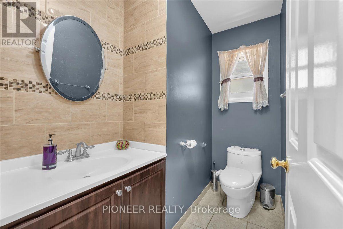 6452 Eastridge Road, Mississauga, ON - Indoor Photo Showing Bathroom