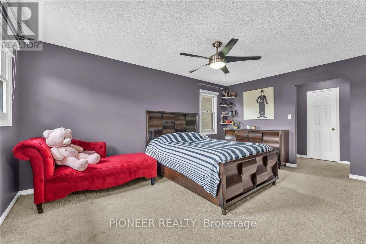 6452 Eastridge Road, Mississauga, ON - Indoor Photo Showing Bedroom
