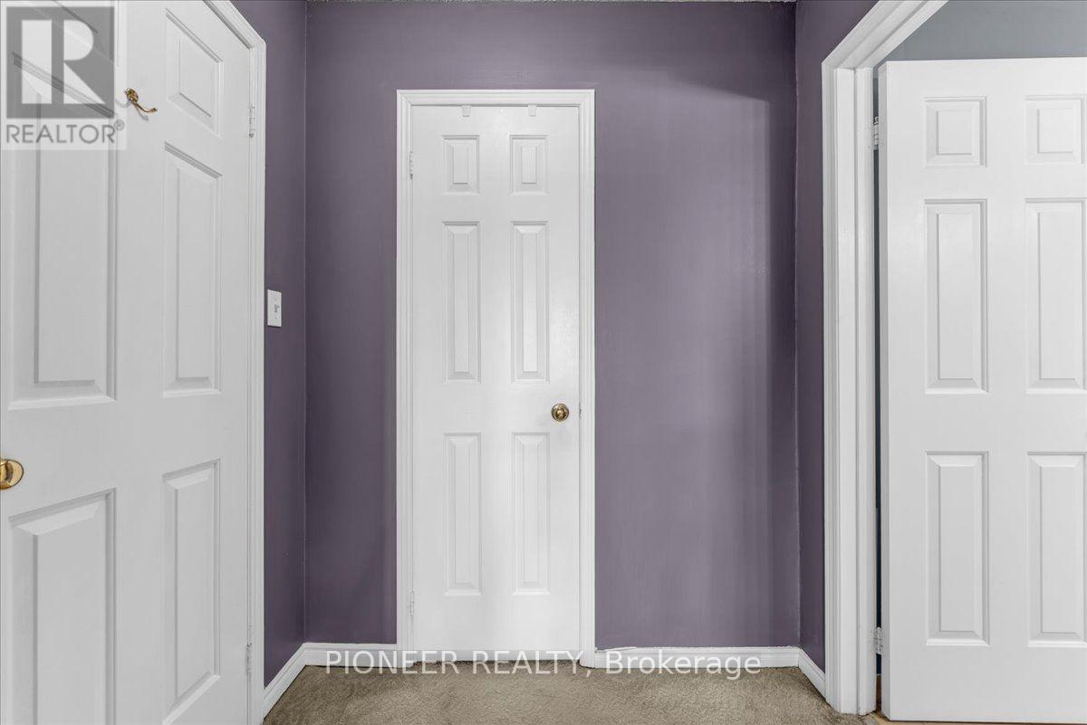 6452 Eastridge Road, Mississauga, ON - Indoor