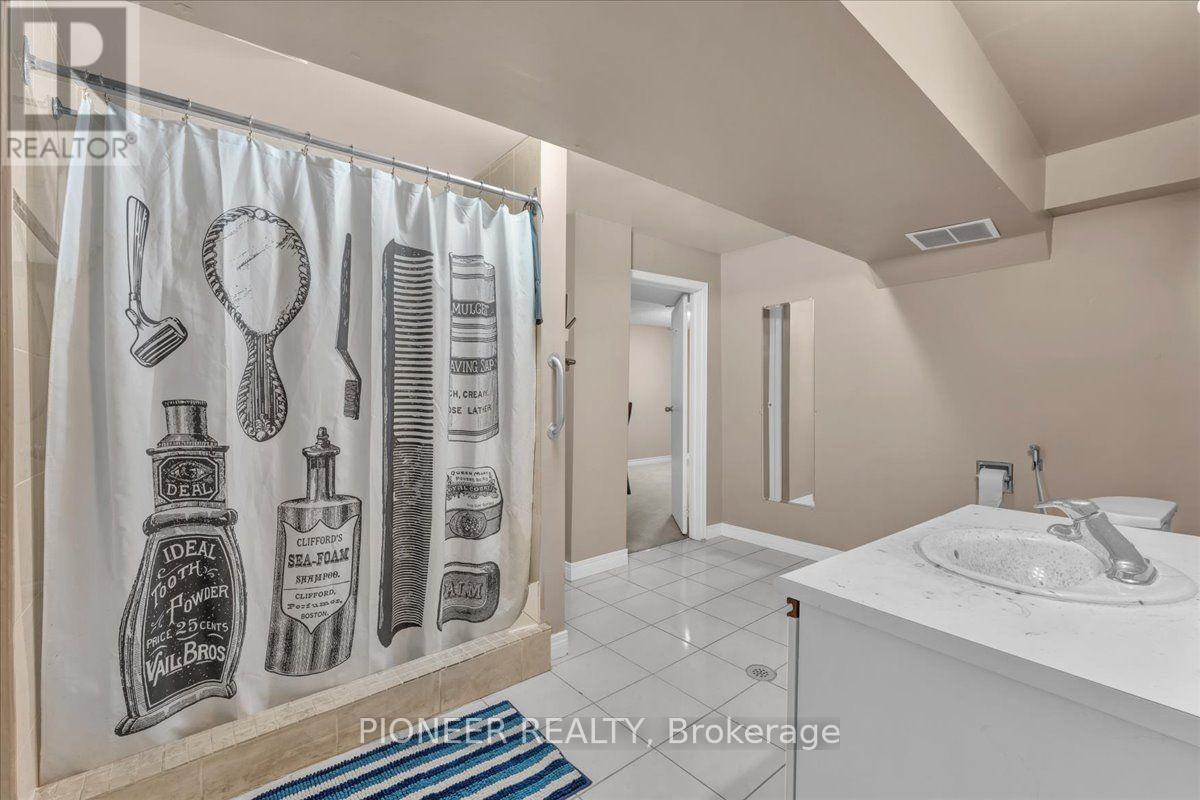 6452 Eastridge Road, Mississauga, ON - Indoor