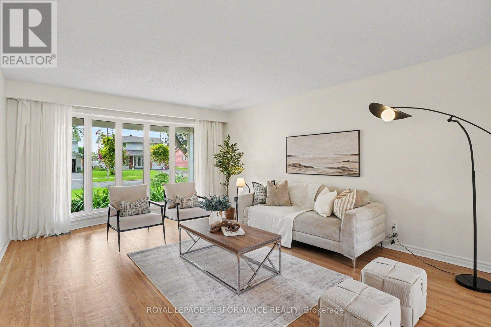 13 Centrepark Drive, Ottawa, ON - Indoor Photo Showing Living Room