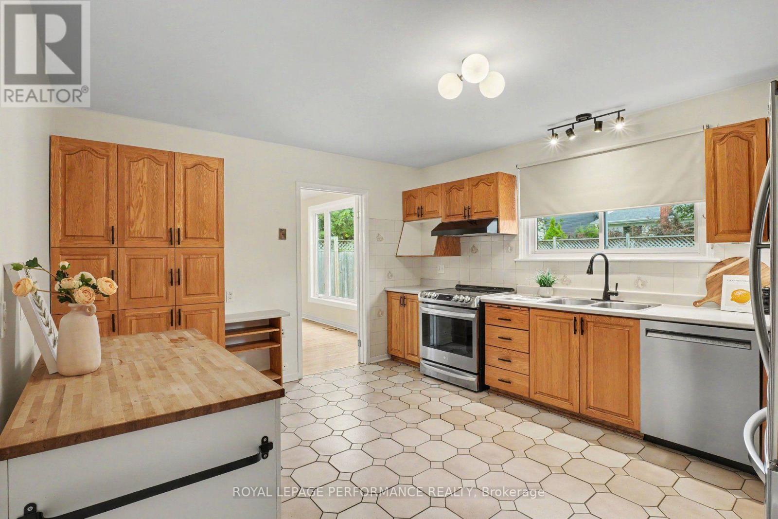 13 Centrepark Drive, Ottawa, ON - Indoor Photo Showing Kitchen With Double Sink