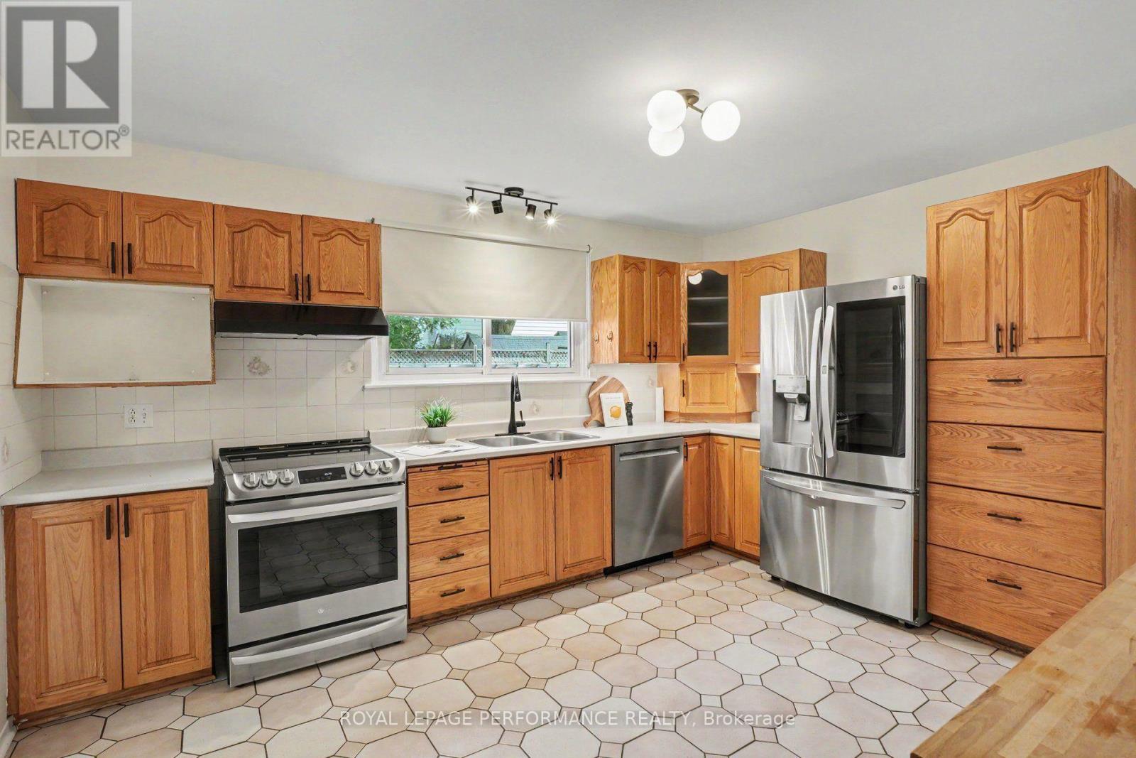 13 Centrepark Drive, Ottawa, ON - Indoor Photo Showing Kitchen With Double Sink