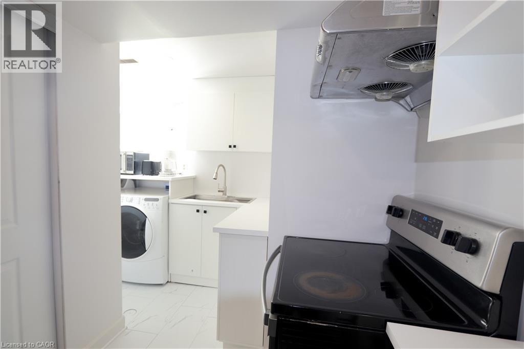 77 Orchard Mill Crescent, Kitchener, ON - Indoor Photo Showing Laundry Room