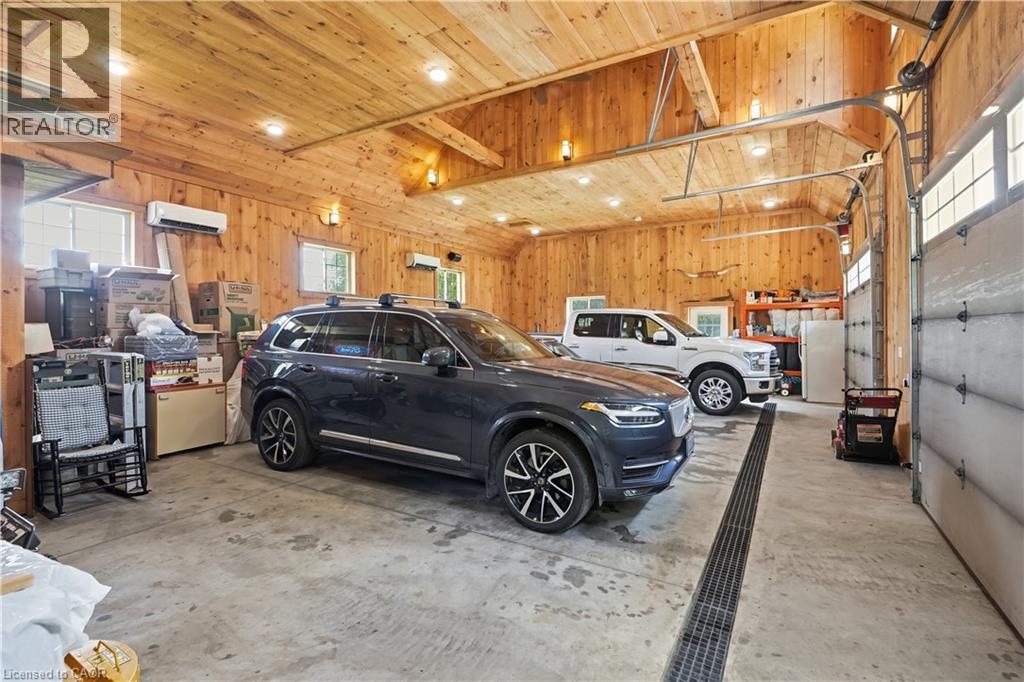 314 7Th Concession Road E, Flamborough, ON - Indoor Photo Showing Garage