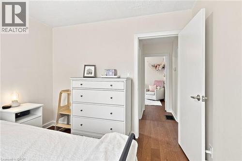 122 Limeridge Road W, Hamilton, ON - Indoor Photo Showing Bedroom