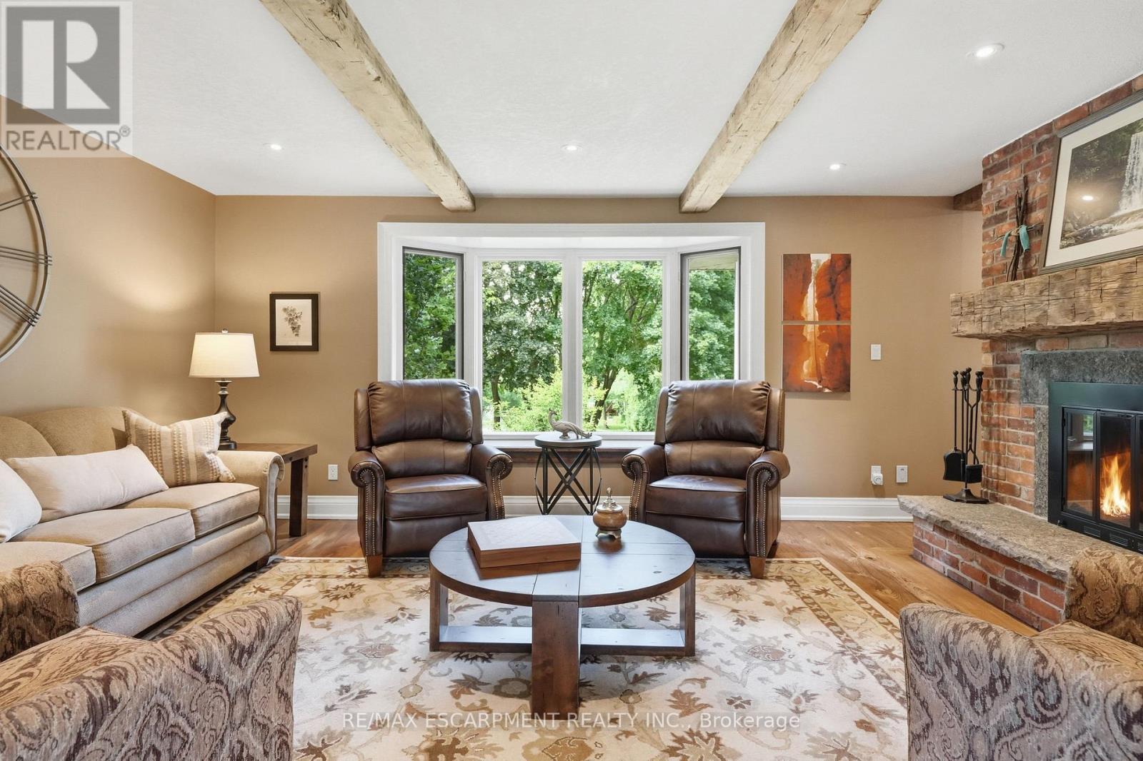 314 7Th Concession Road E, Hamilton, ON - Indoor Photo Showing Living Room With Fireplace