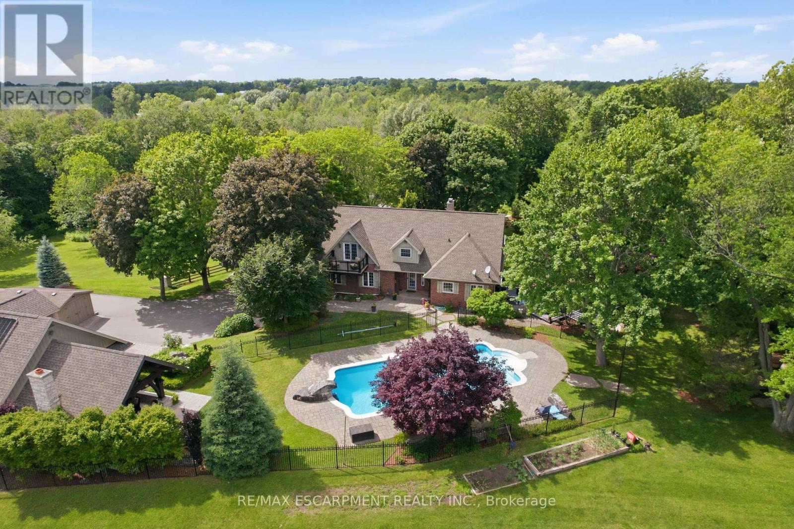 314 7Th Concession Road E, Hamilton, ON - Outdoor With In Ground Pool