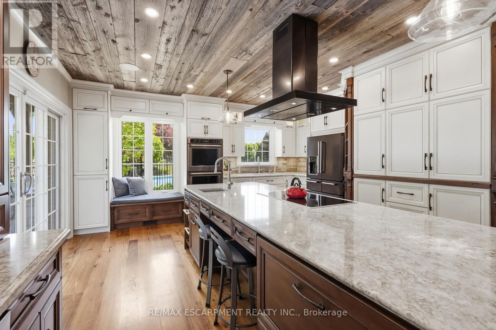 314 7Th Concession Road E, Hamilton, ON - Indoor Photo Showing Kitchen With Upgraded Kitchen