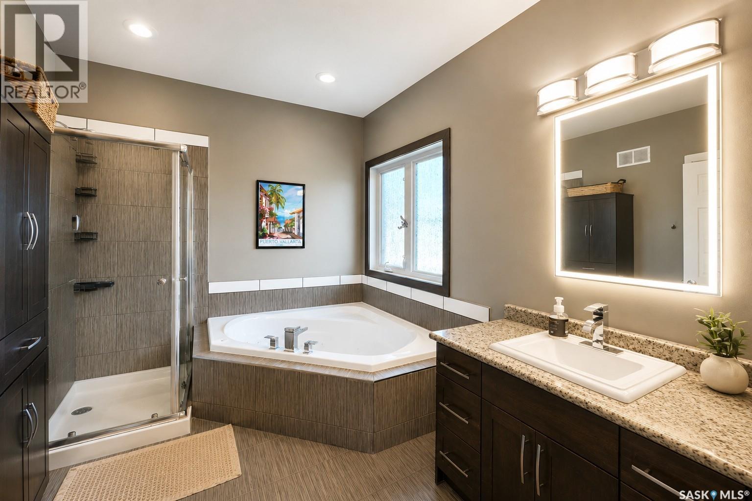 1 Glen Howard Way, Prince Albert, SK - Indoor Photo Showing Bathroom
