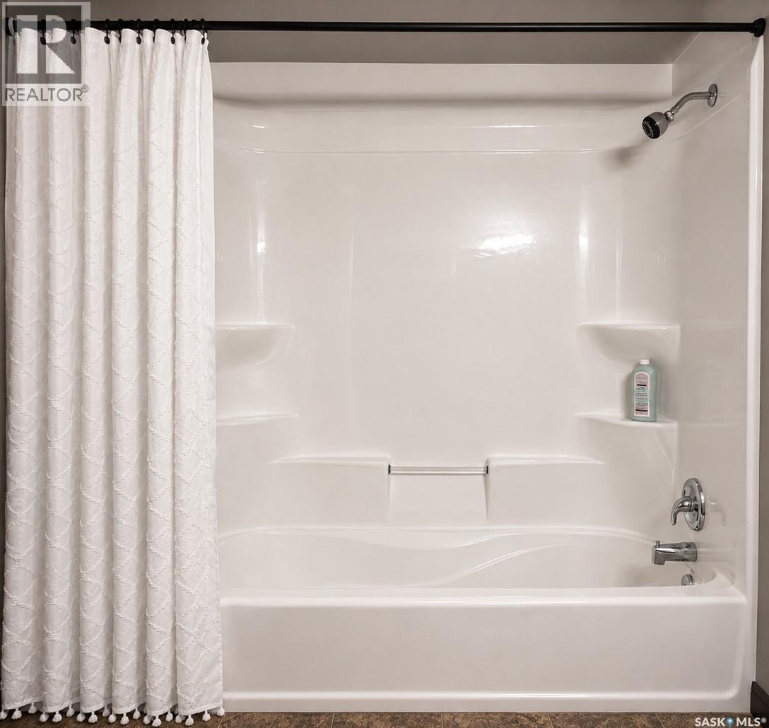 1 Glen Howard Way, Prince Albert, SK - Indoor Photo Showing Bathroom