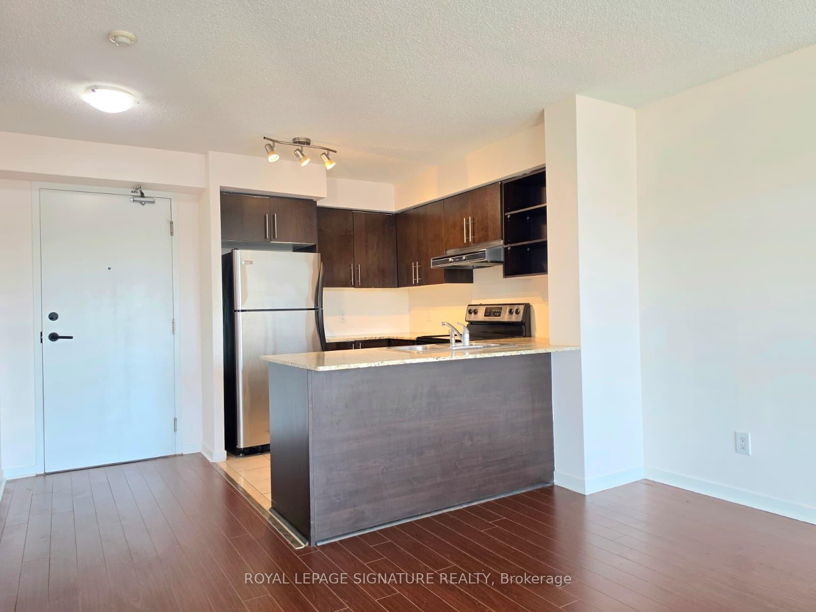504-120 Dallimore Circle, Toronto, ON - Indoor Photo Showing Kitchen