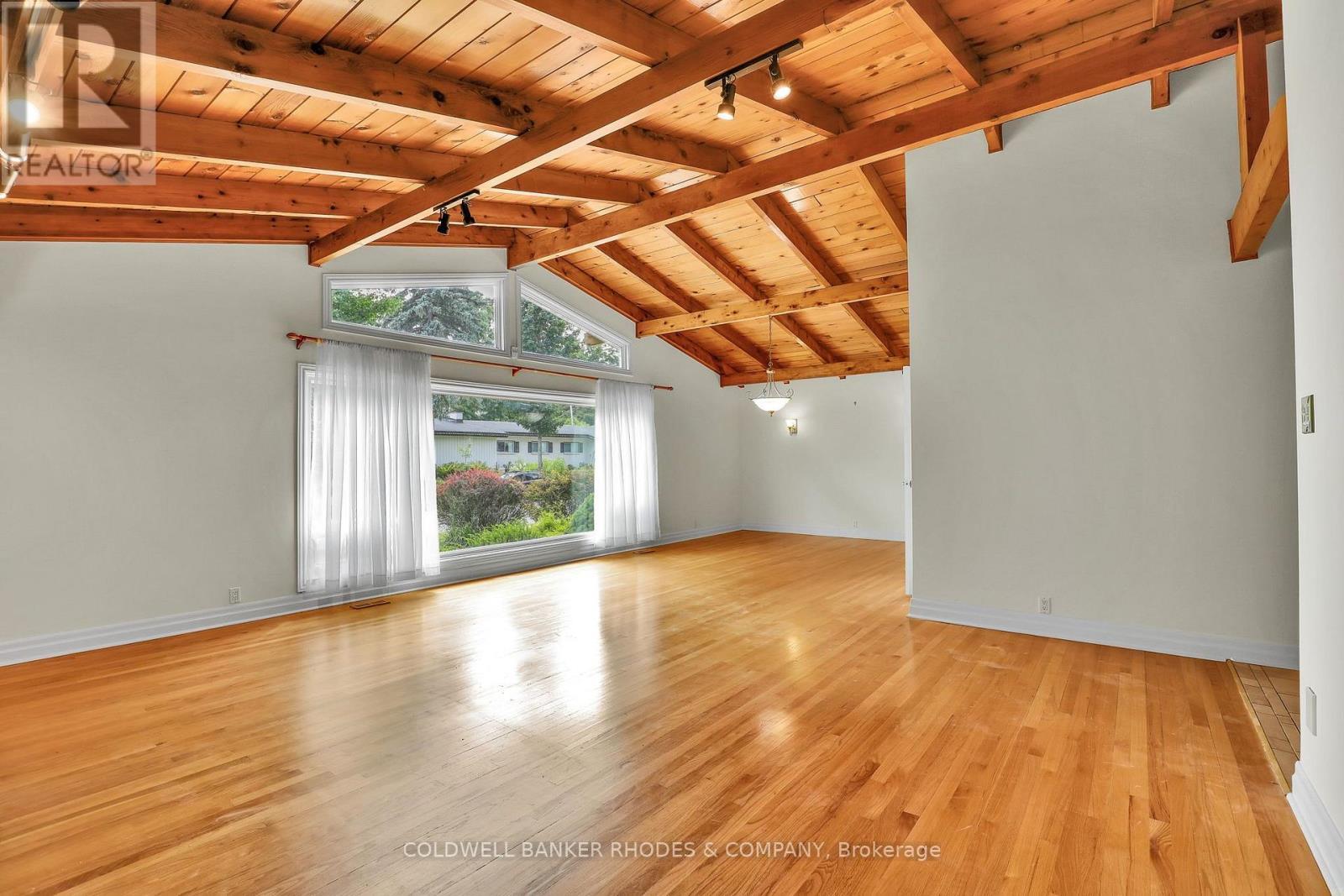 359 Mountbatten Avenue, Ottawa, ON - Indoor Photo Showing Other Room