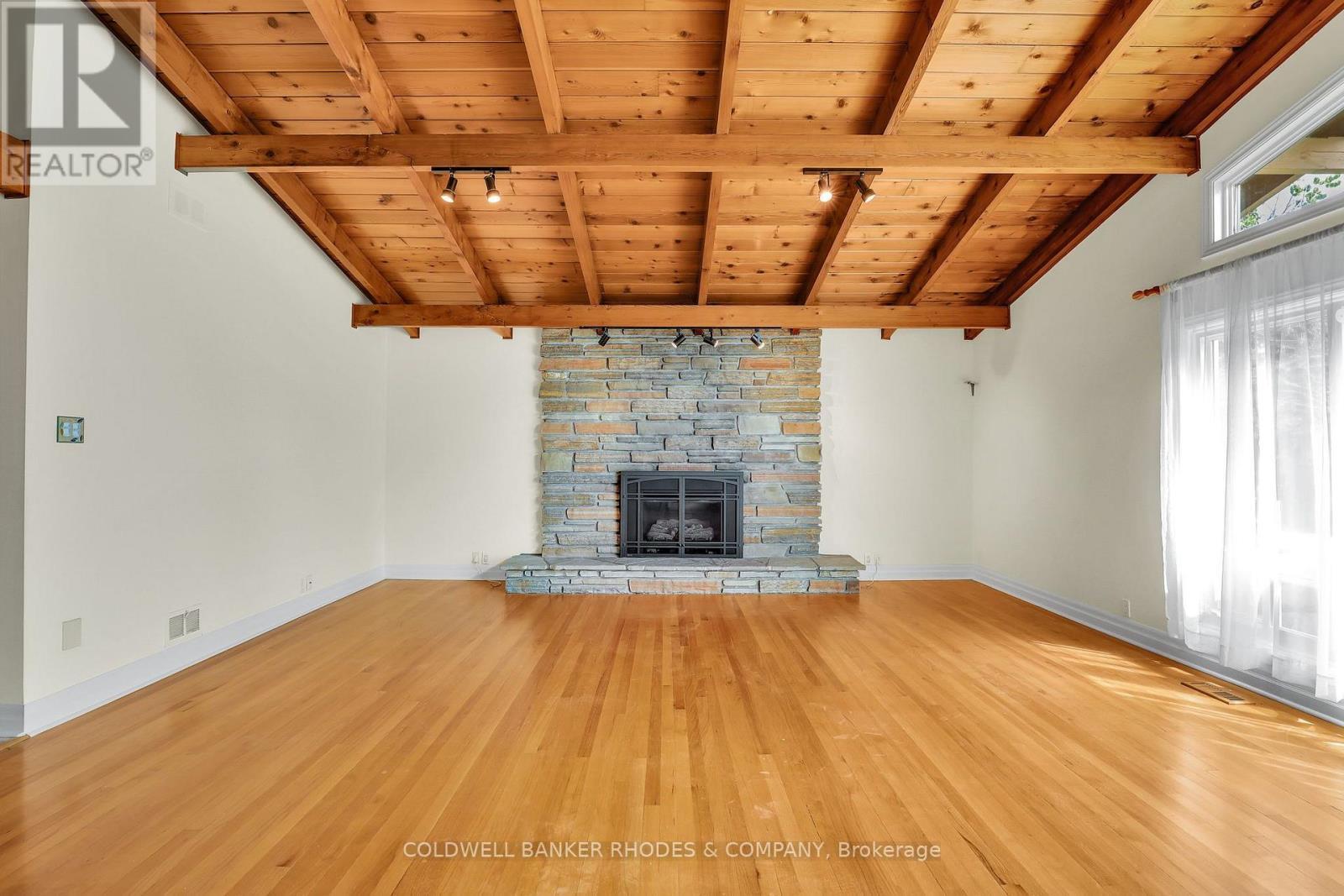 359 Mountbatten Avenue, Ottawa, ON - Indoor Photo Showing Living Room With Fireplace
