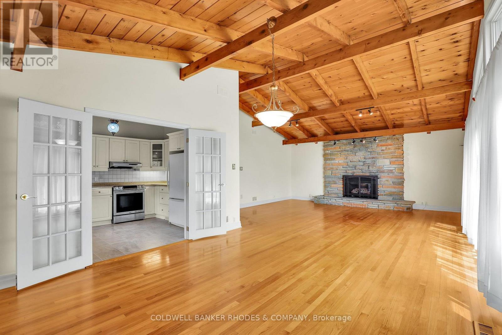359 Mountbatten Avenue, Ottawa, ON - Indoor Photo Showing Living Room With Fireplace