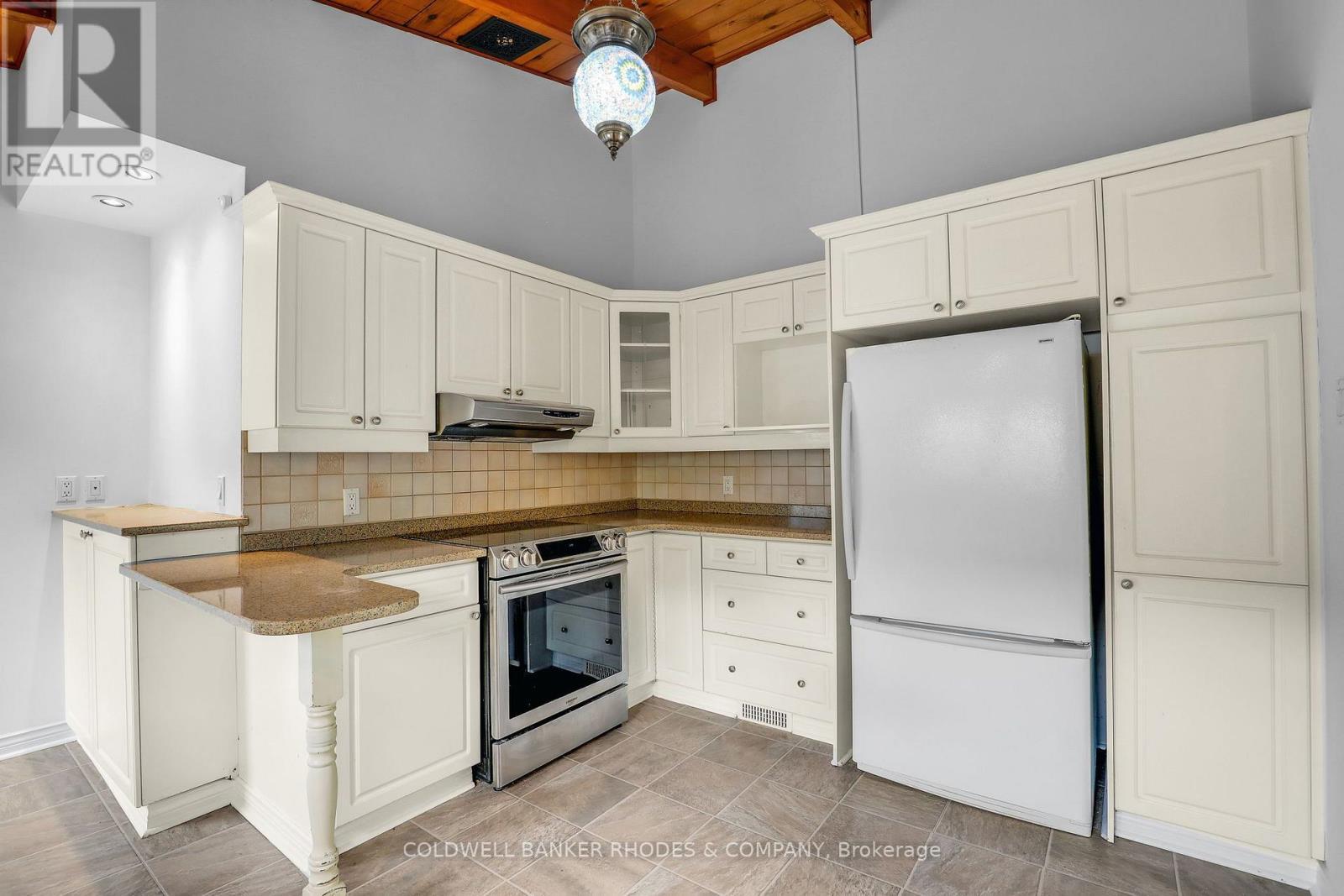 359 Mountbatten Avenue, Ottawa, ON - Indoor Photo Showing Kitchen