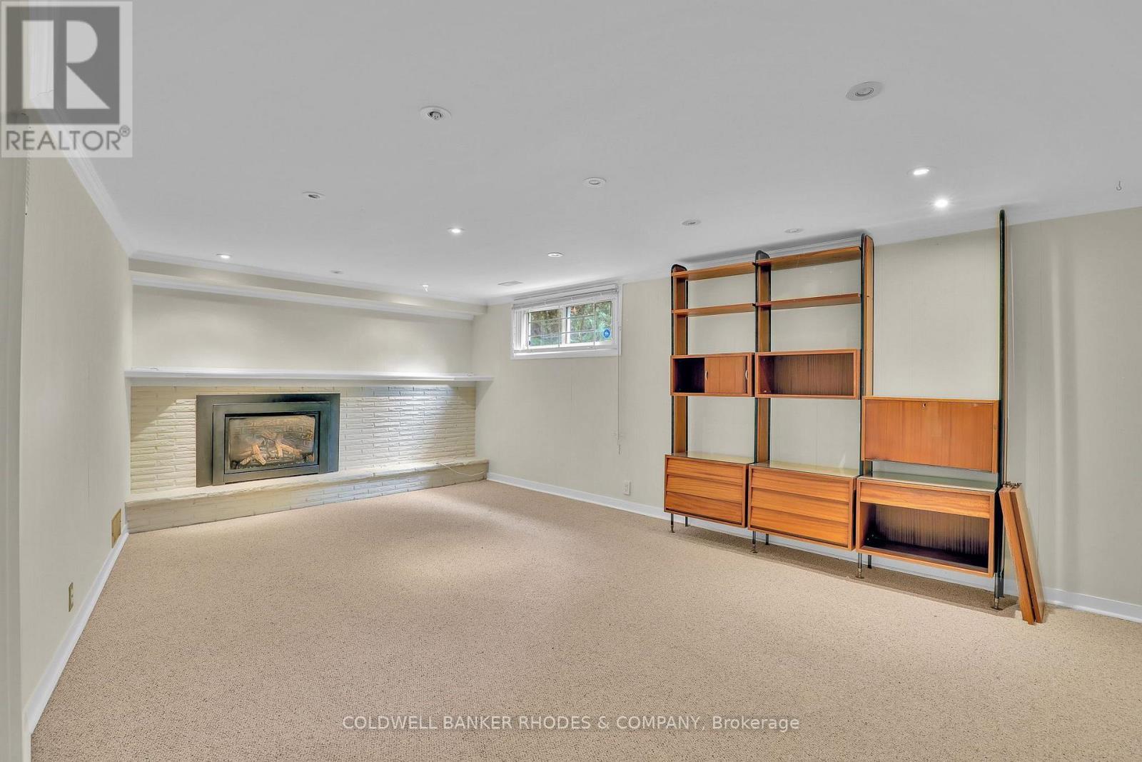 359 Mountbatten Avenue, Ottawa, ON - Indoor With Fireplace