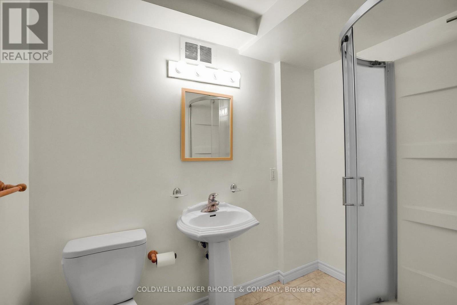 359 Mountbatten Avenue, Ottawa, ON - Indoor Photo Showing Bathroom