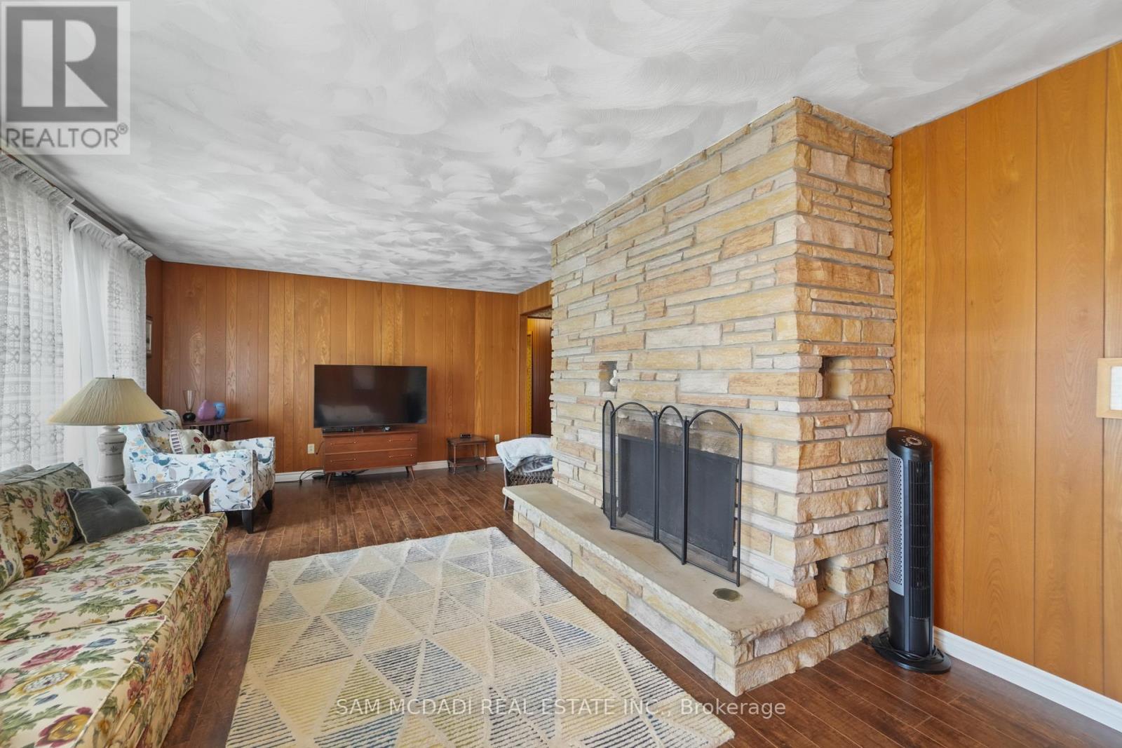 5114 Allan Path, Erin, ON - Indoor Photo Showing Living Room With Fireplace